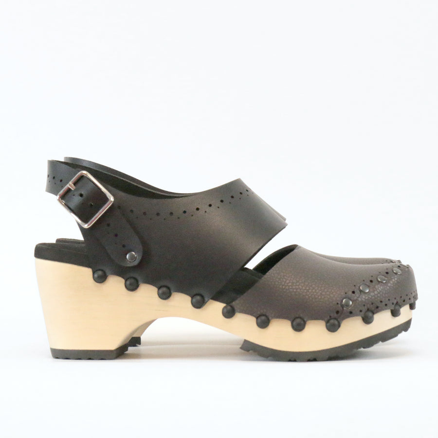 6.5 Semi-Wide Mid Clog Closed Toe